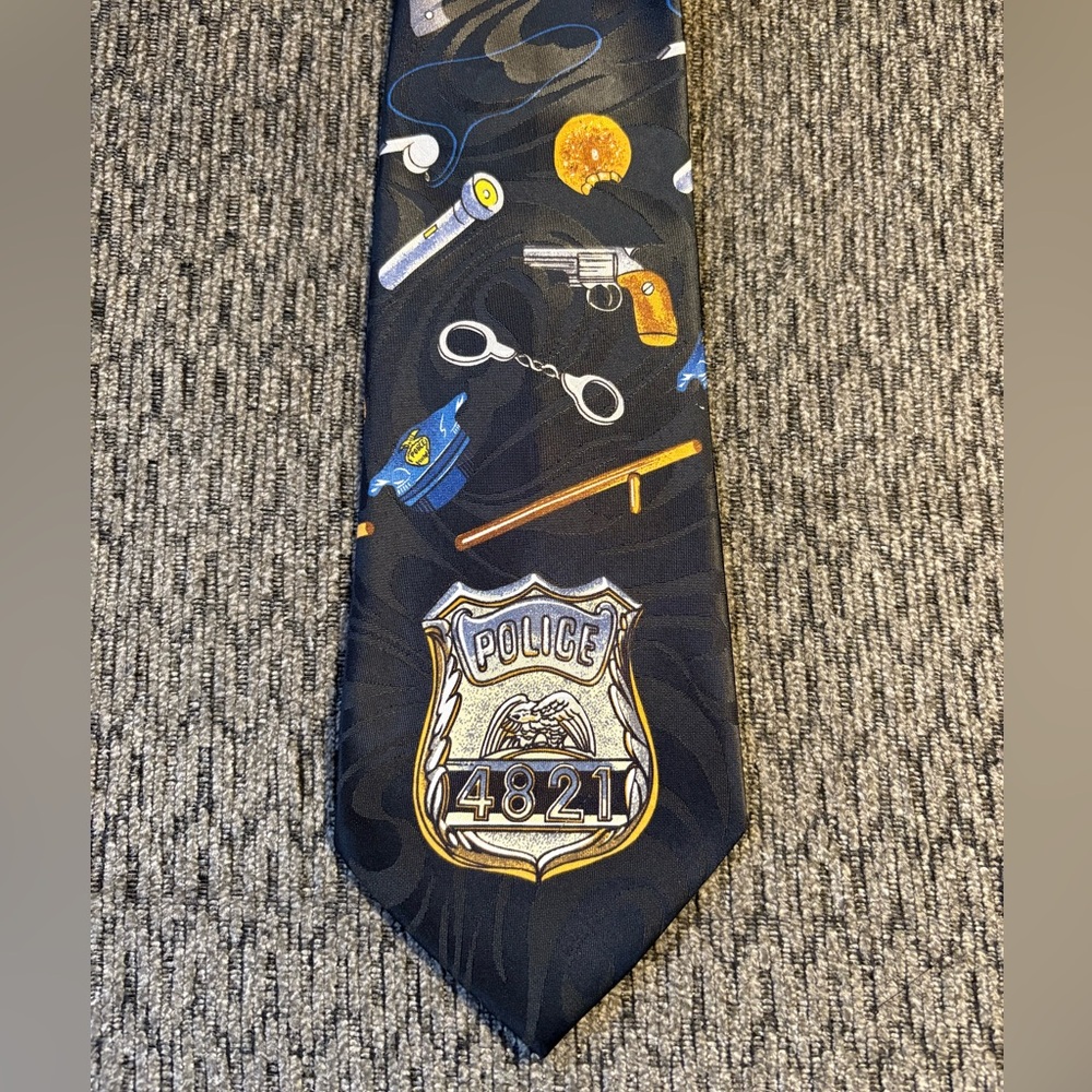 Vtg 90s 1997 A Rogers Police Law Enforcement Officer Badge Novelty Mens Tie